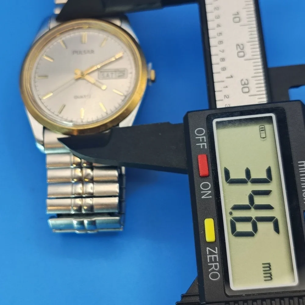 Vintage 1986 Pulsar by Seiko 34mm Men's Quartz Two Tone Watch Screw‎ Back